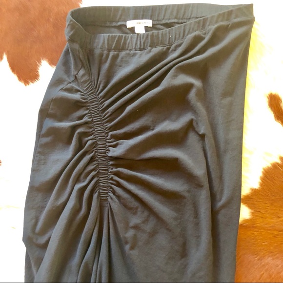 Curve flattering black skirt! - Picture 5 of 5